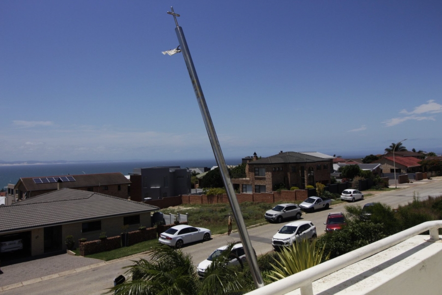 5 Bedroom Property for Sale in Wavecrest Eastern Cape